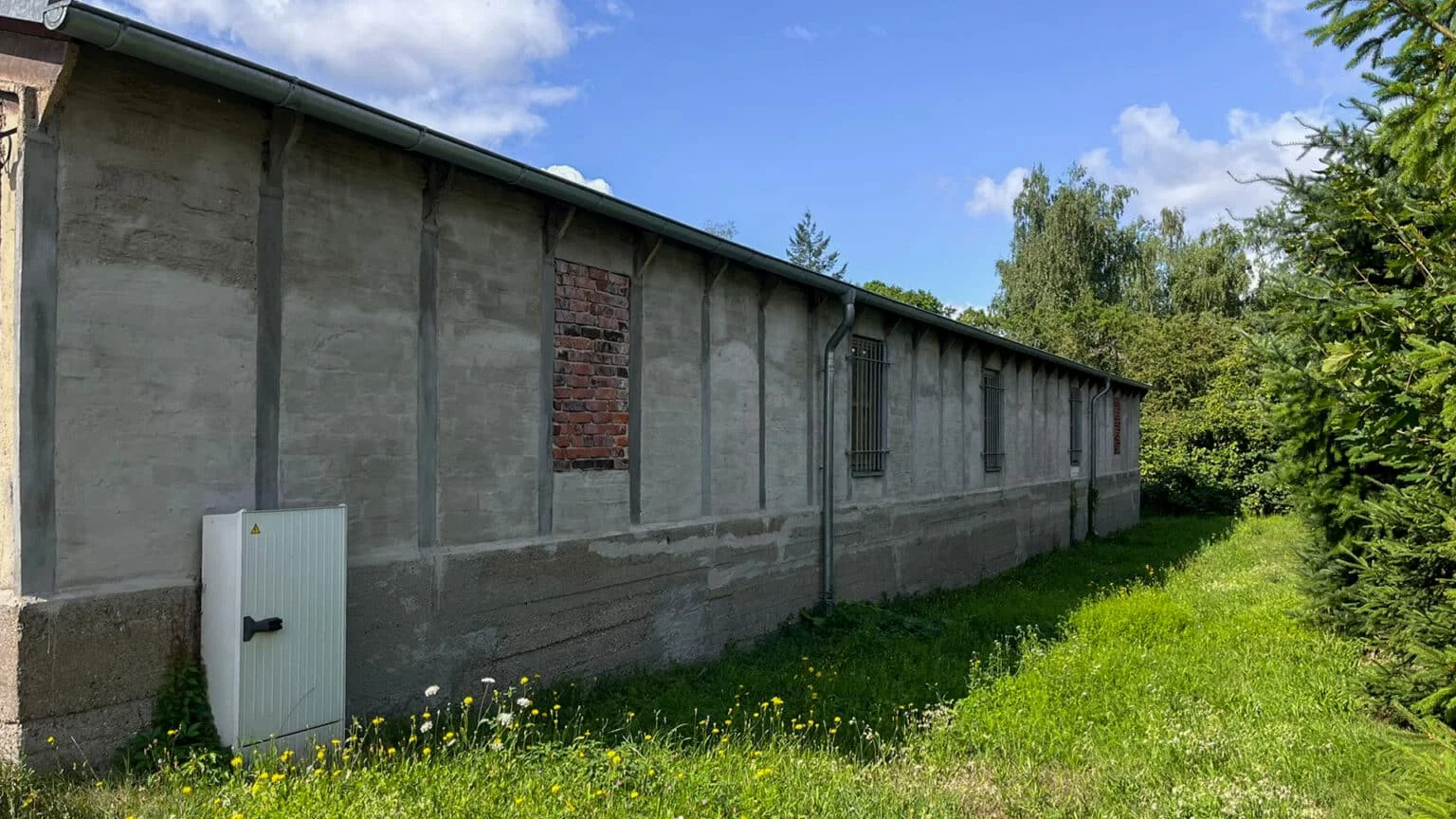 Außenansicht der Baracke
